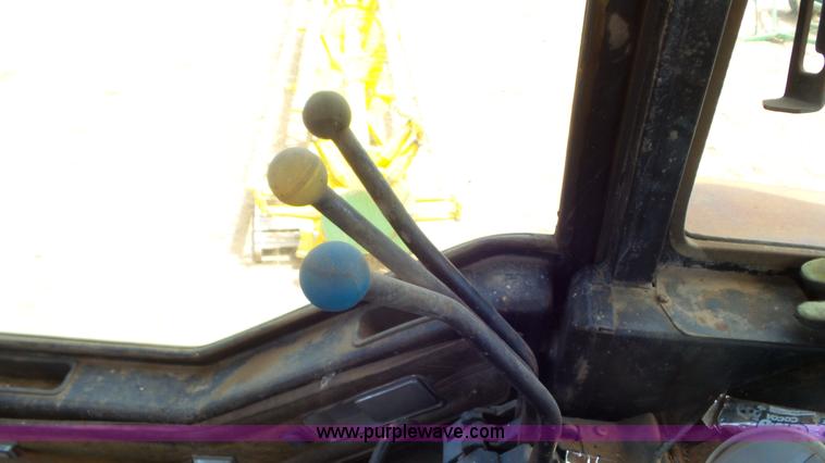 image for item CC9790 1982 International 5488 tractor