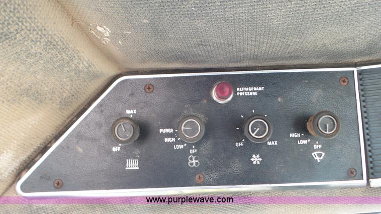 image for item CC9790 1982 International 5488 tractor