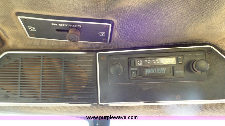 image for item CC9790 1982 International 5488 tractor