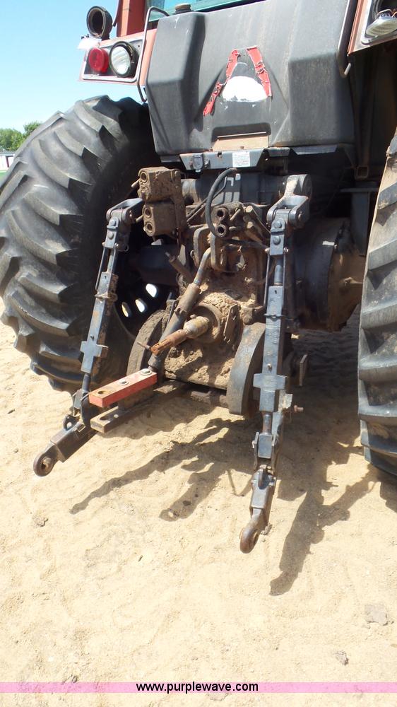 image for item CC9790 1982 International 5488 tractor