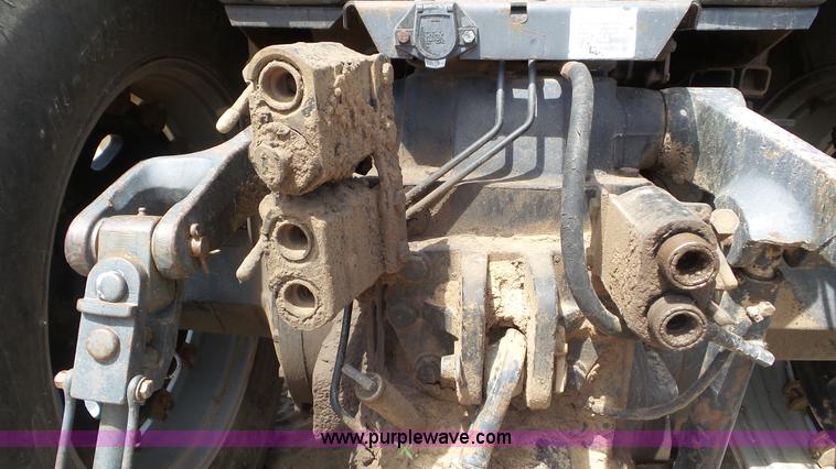 image for item CC9790 1982 International 5488 tractor