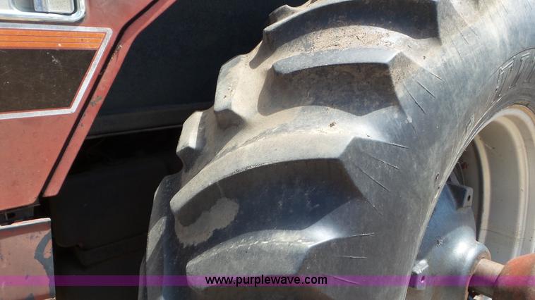 image for item CC9790 1982 International 5488 tractor