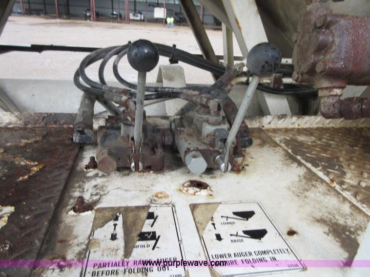 image for item I1989 1978 Transport Systems Inc drop deck trailer