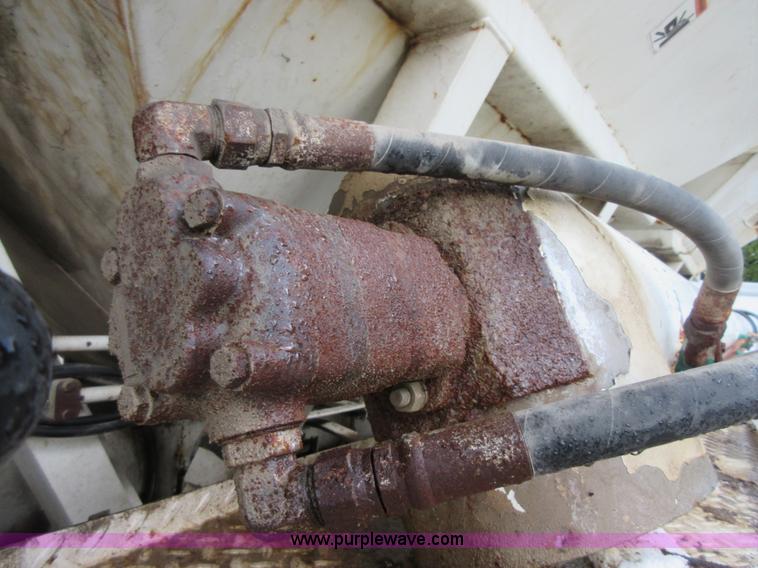 image for item I1989 1978 Transport Systems Inc drop deck trailer