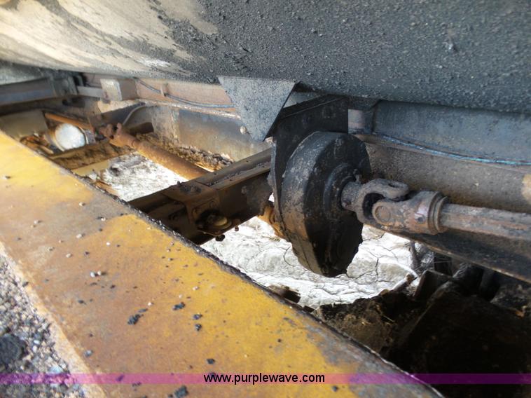 image for item J6080 1995 International feed truck