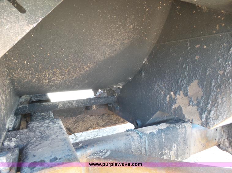 image for item J6080 1995 International feed truck