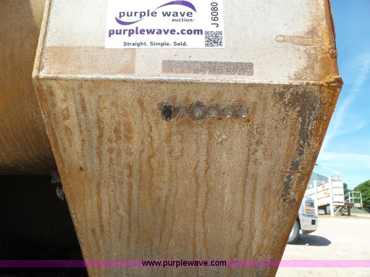 image for item J6080 1995 International feed truck