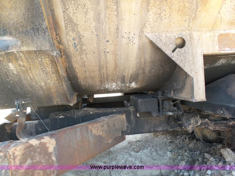 image for item J6080 1995 International feed truck