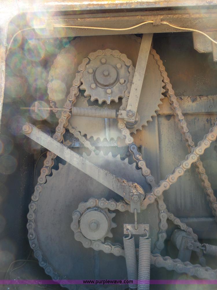 image for item J6080 1995 International feed truck