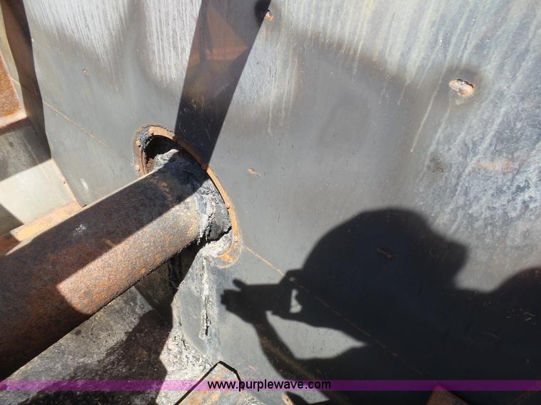 image for item J6080 1995 International feed truck