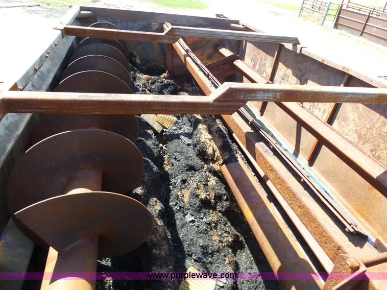 image for item J6080 1995 International feed truck