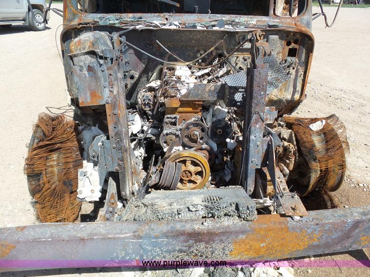 image for item J6080 1995 International feed truck