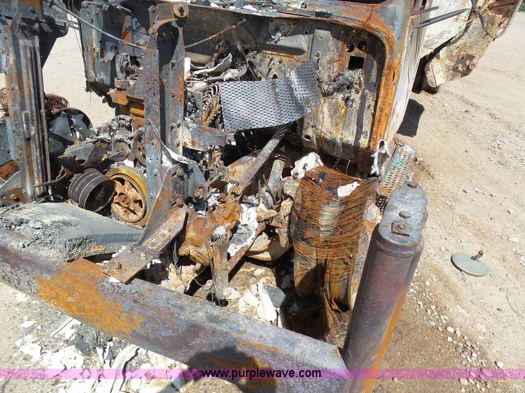 image for item J6080 1995 International feed truck