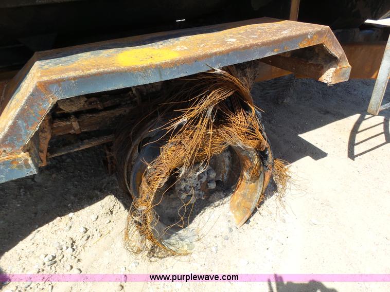 image for item J6080 1995 International feed truck