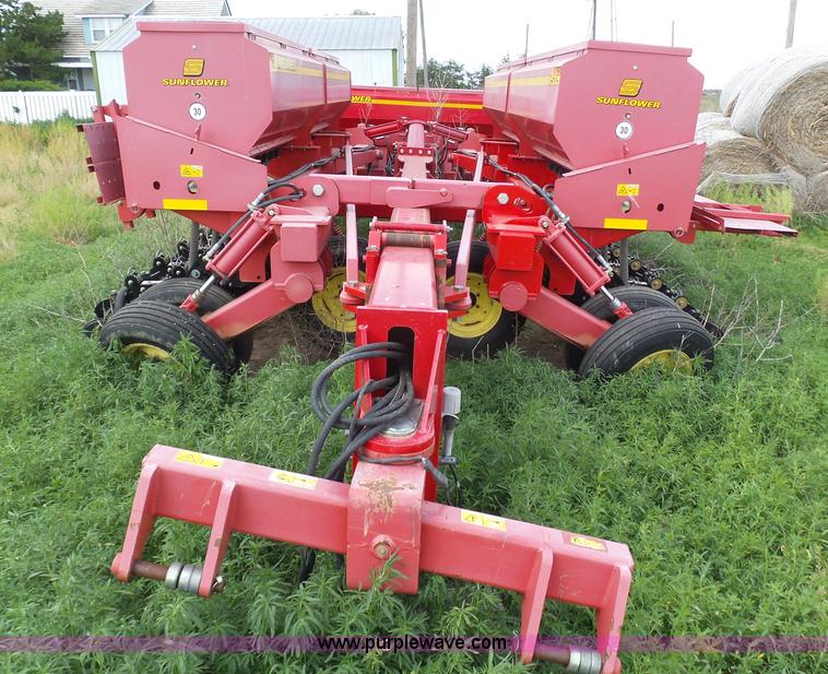 image for item J6081 2008 Sunflower 9434-40 no-till grain drill