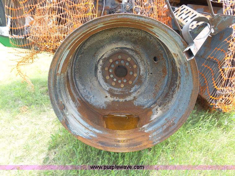 image for item J6095 2011 John Deere 9430 4WD tractor