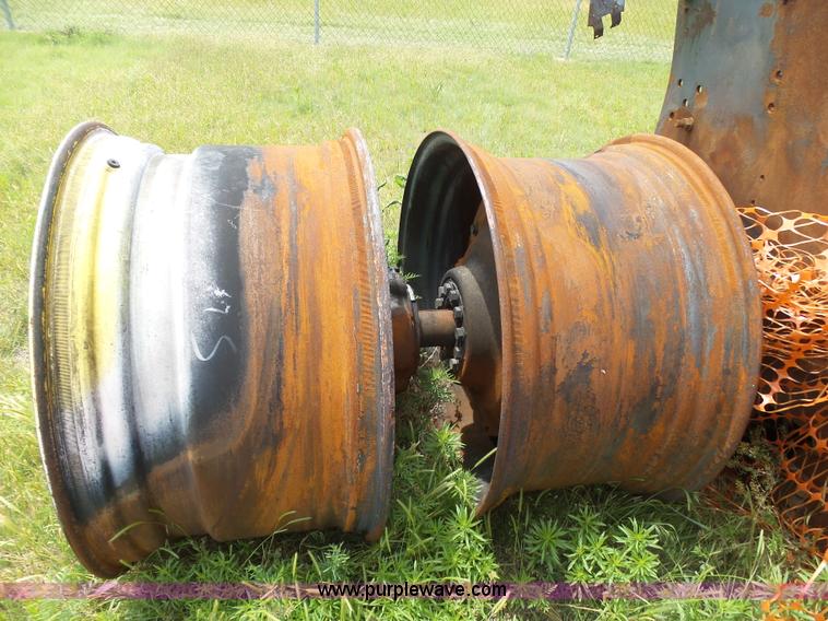 image for item J6095 2011 John Deere 9430 4WD tractor