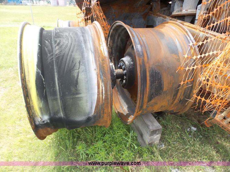 image for item J6095 2011 John Deere 9430 4WD tractor