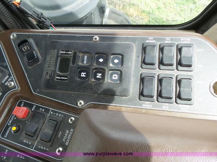 image for item J6117 Redball 7830 self-propelled sprayer