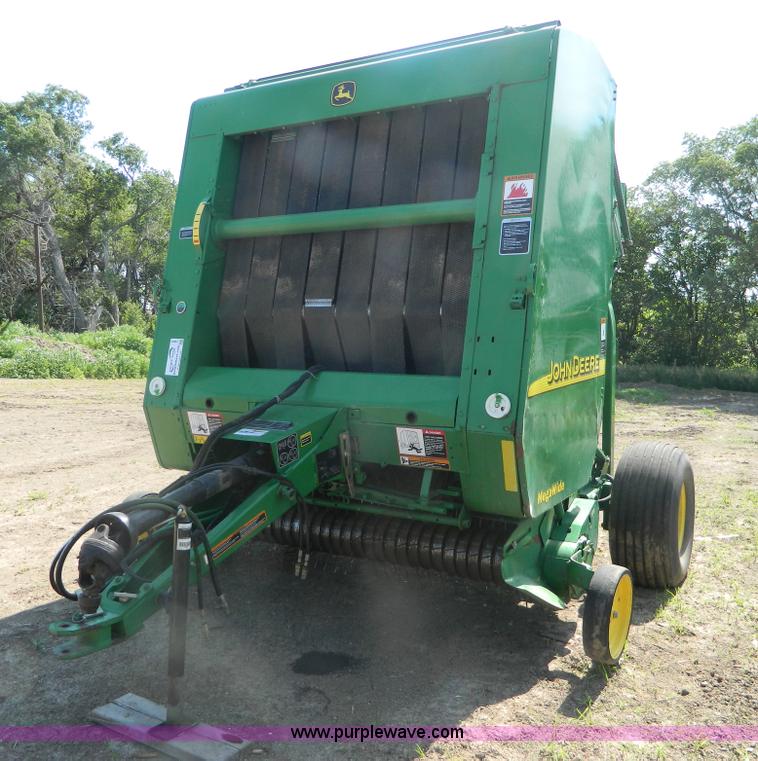 image for item J8893 2005 John Deere 567 round baler