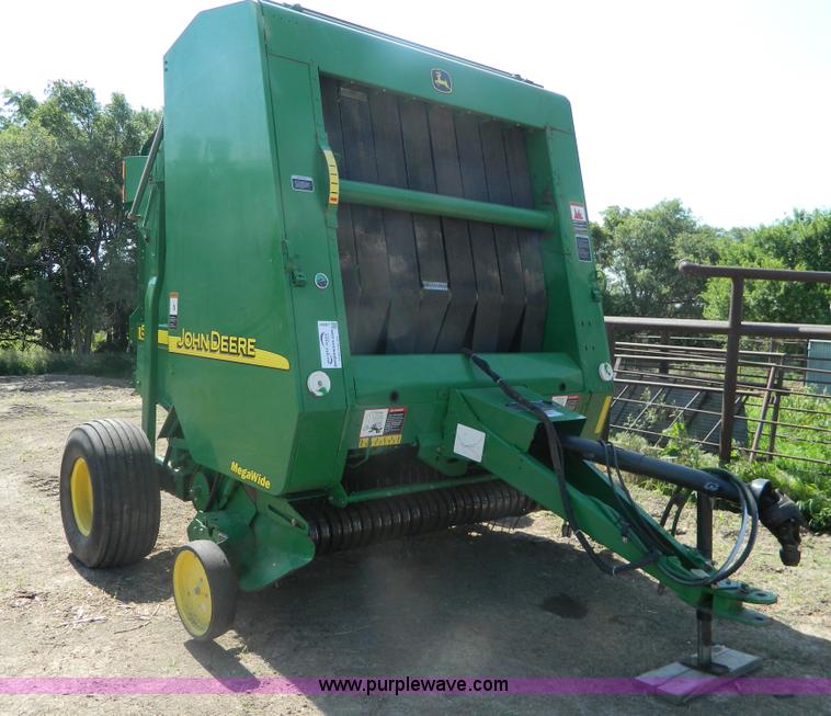image for item J8893 2005 John Deere 567 round baler