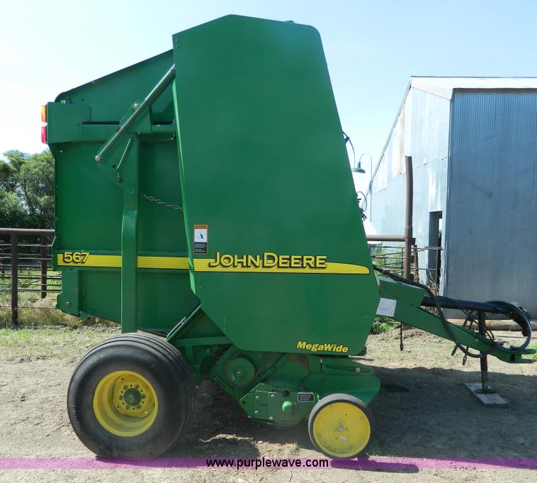 image for item J8893 2005 John Deere 567 round baler