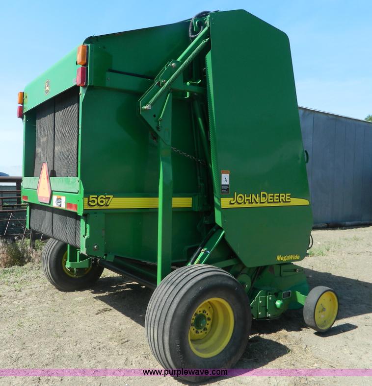 image for item J8893 2005 John Deere 567 round baler