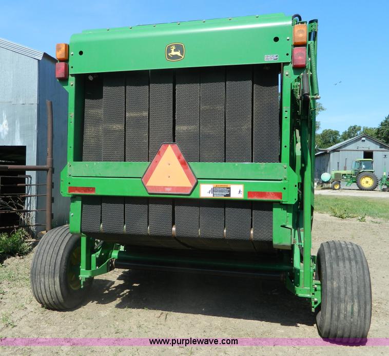 image for item J8893 2005 John Deere 567 round baler
