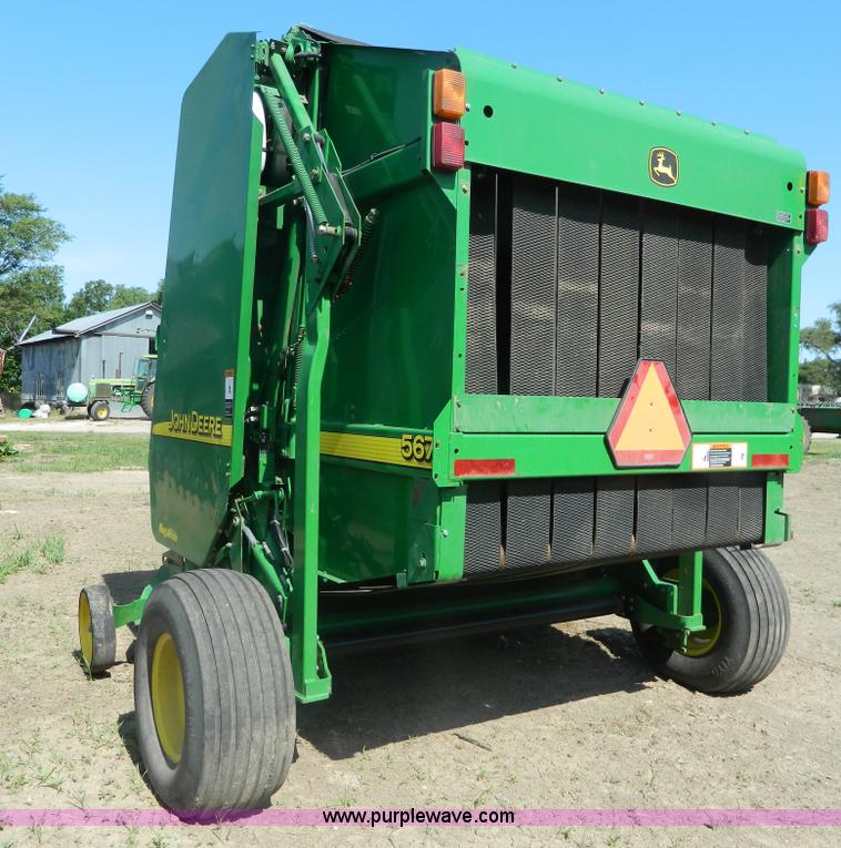 image for item J8893 2005 John Deere 567 round baler