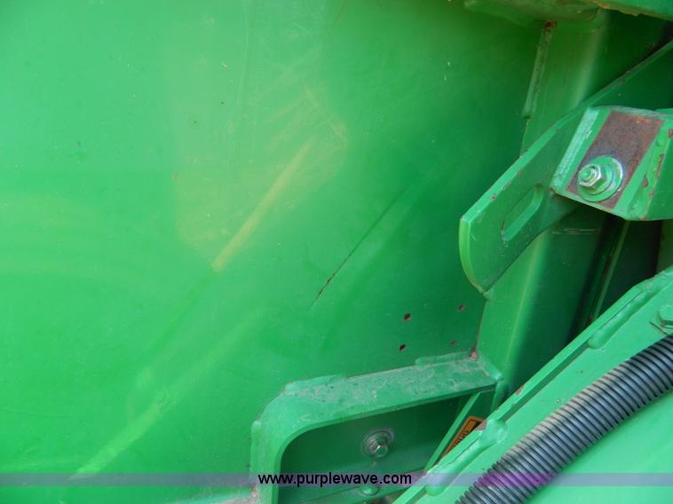 image for item J8893 2005 John Deere 567 round baler