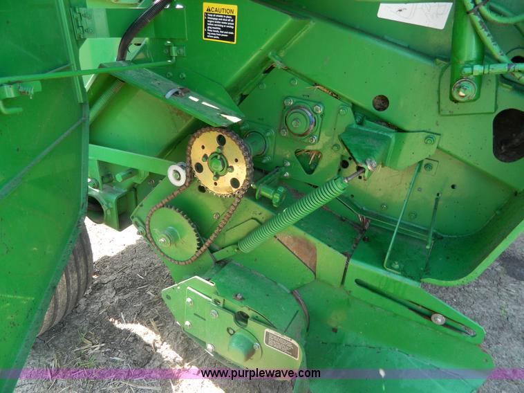 image for item J8893 2005 John Deere 567 round baler
