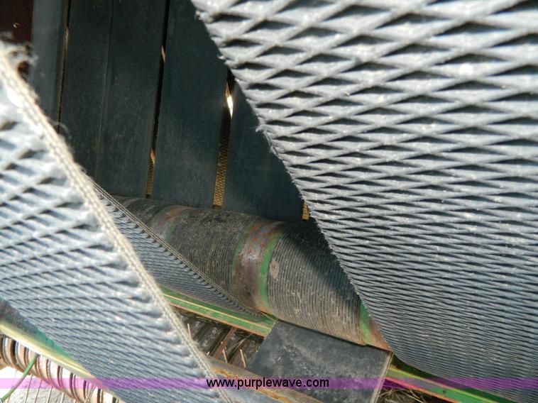 image for item J8893 2005 John Deere 567 round baler