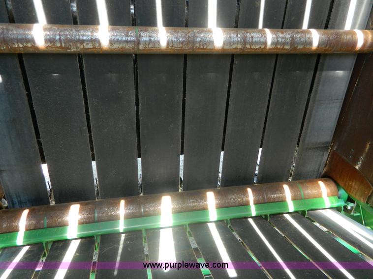 image for item J8893 2005 John Deere 567 round baler