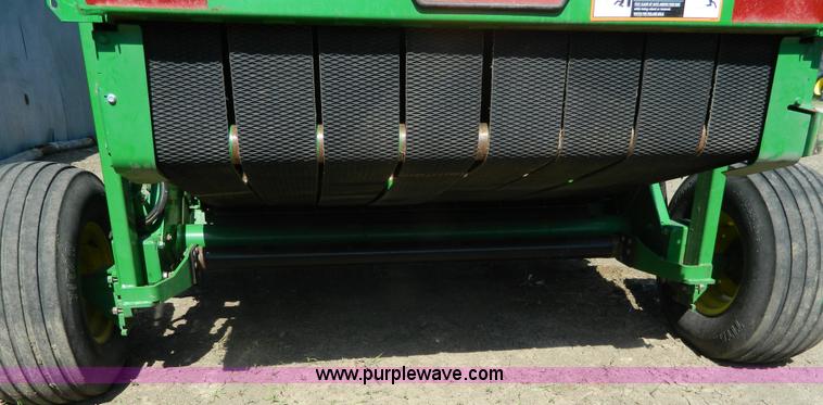 image for item J8893 2005 John Deere 567 round baler