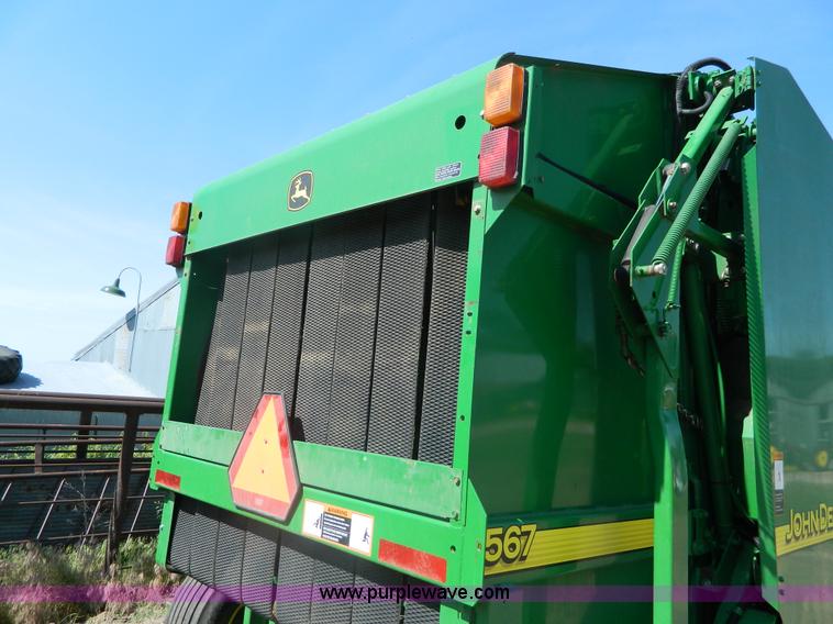 image for item J8893 2005 John Deere 567 round baler