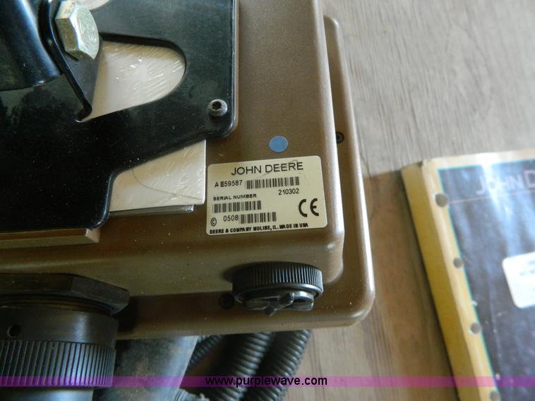 image for item J8893 2005 John Deere 567 round baler