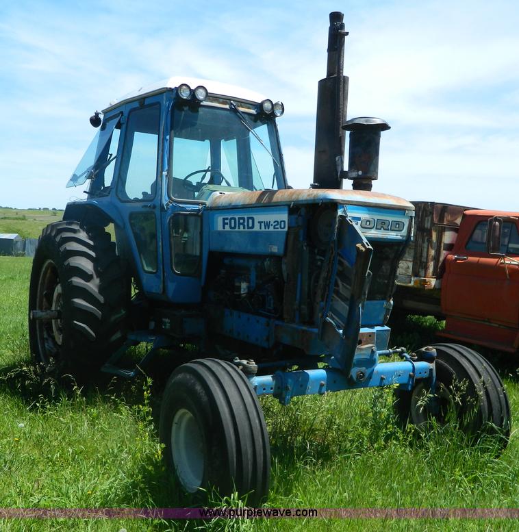 image for item J8902 1980 Ford TW20 tractor