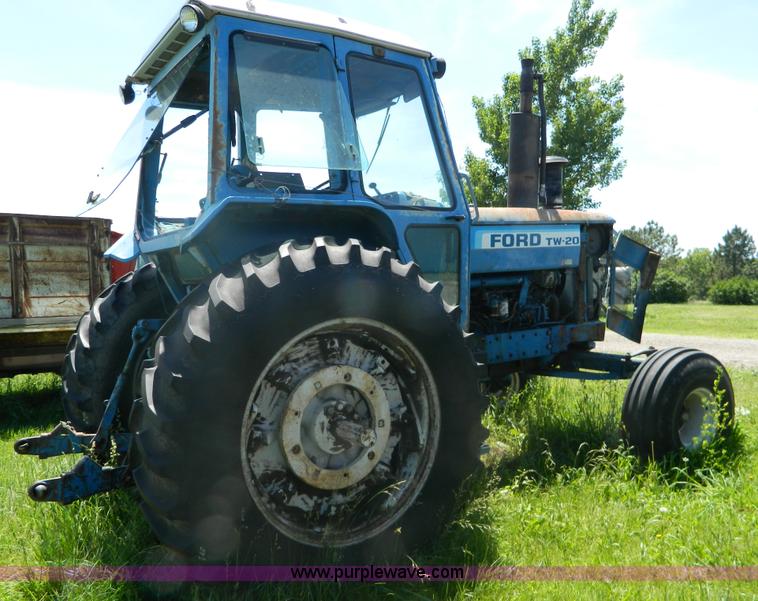 image for item J8902 1980 Ford TW20 tractor