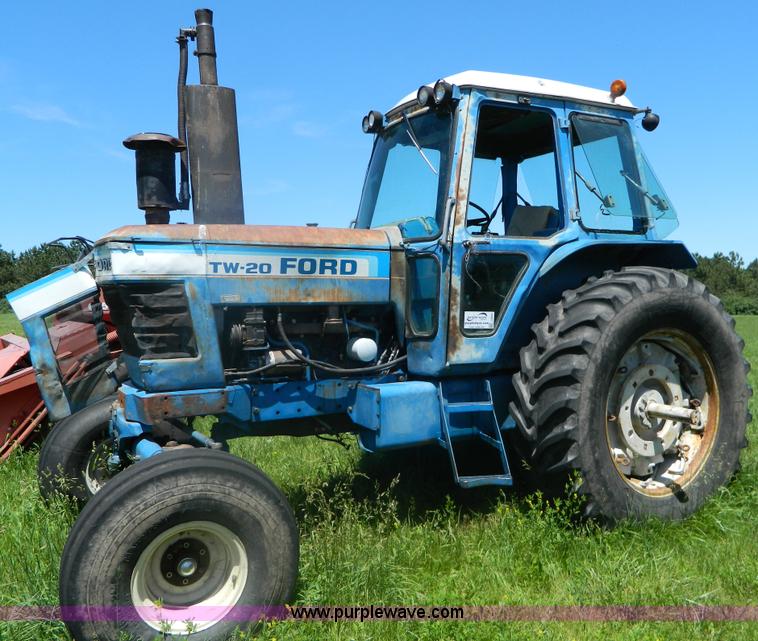 image for item J8902 1980 Ford TW20 tractor