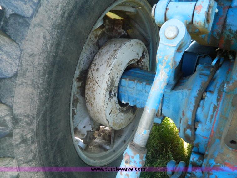 image for item J8902 1980 Ford TW20 tractor