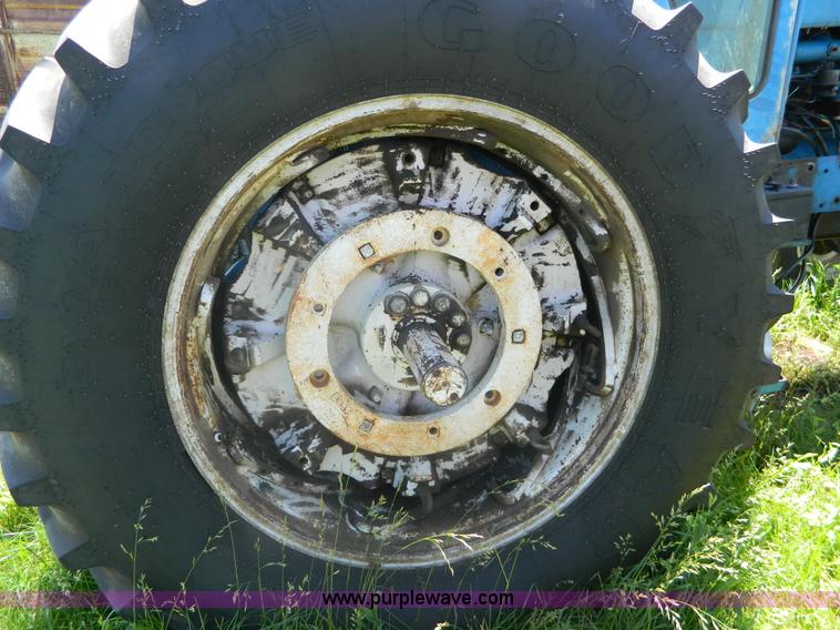 image for item J8902 1980 Ford TW20 tractor