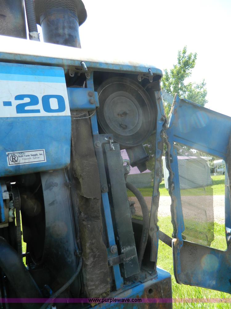 image for item J8902 1980 Ford TW20 tractor