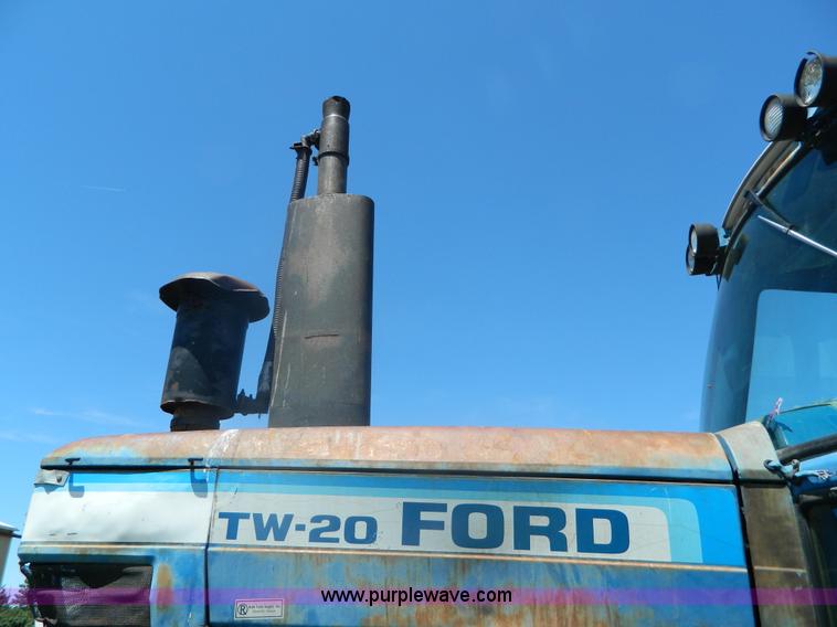 image for item J8902 1980 Ford TW20 tractor
