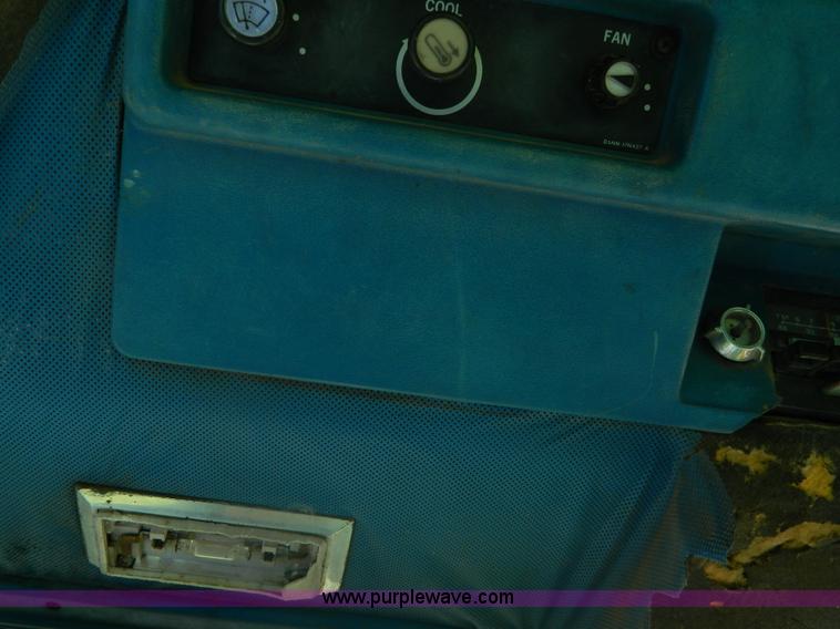 image for item J8902 1980 Ford TW20 tractor