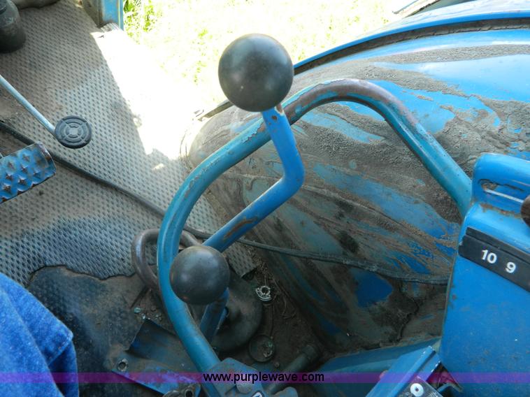 image for item J8902 1980 Ford TW20 tractor