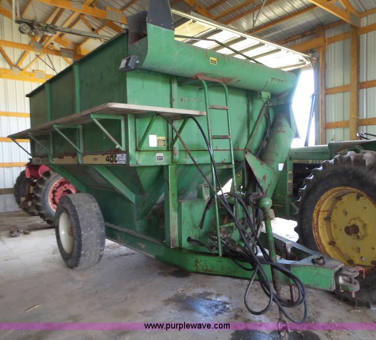 image for item K2214 John Deere 400 grain cart