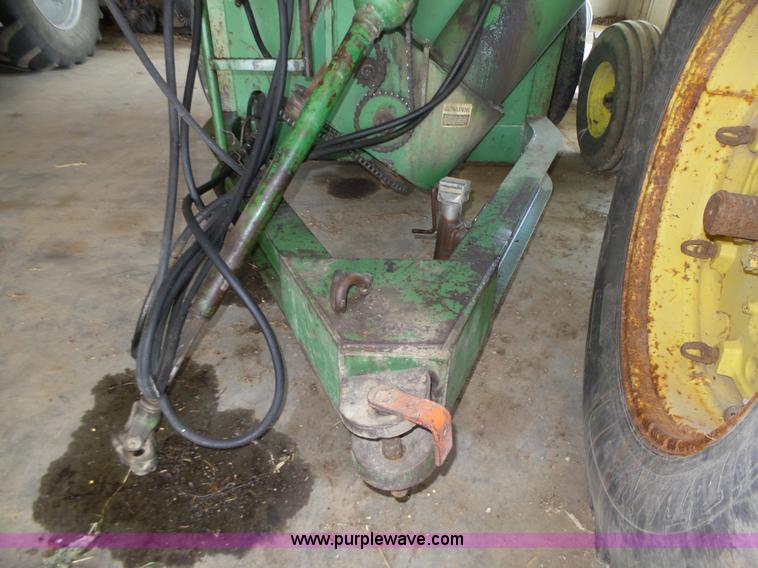 image for item K2214 John Deere 400 grain cart