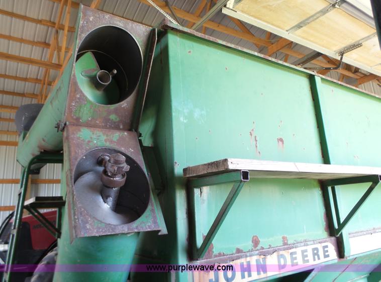 image for item K2214 John Deere 400 grain cart