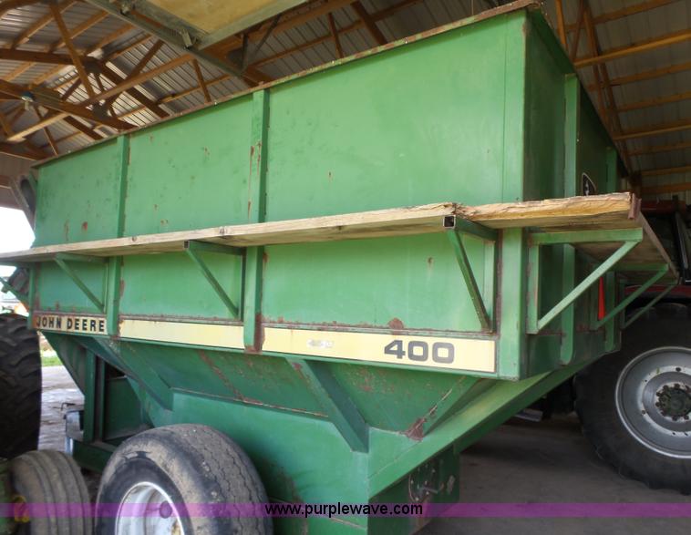 image for item K2214 John Deere 400 grain cart