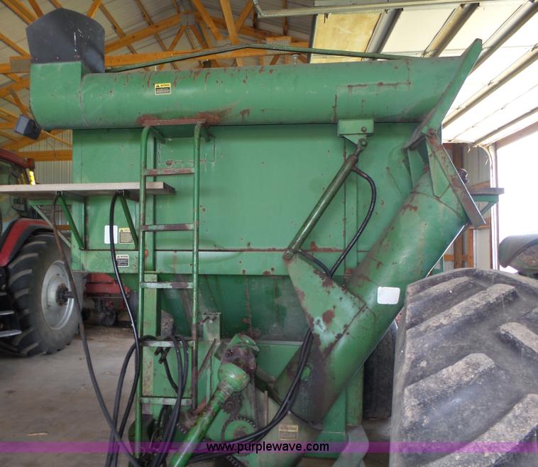 image for item K2214 John Deere 400 grain cart